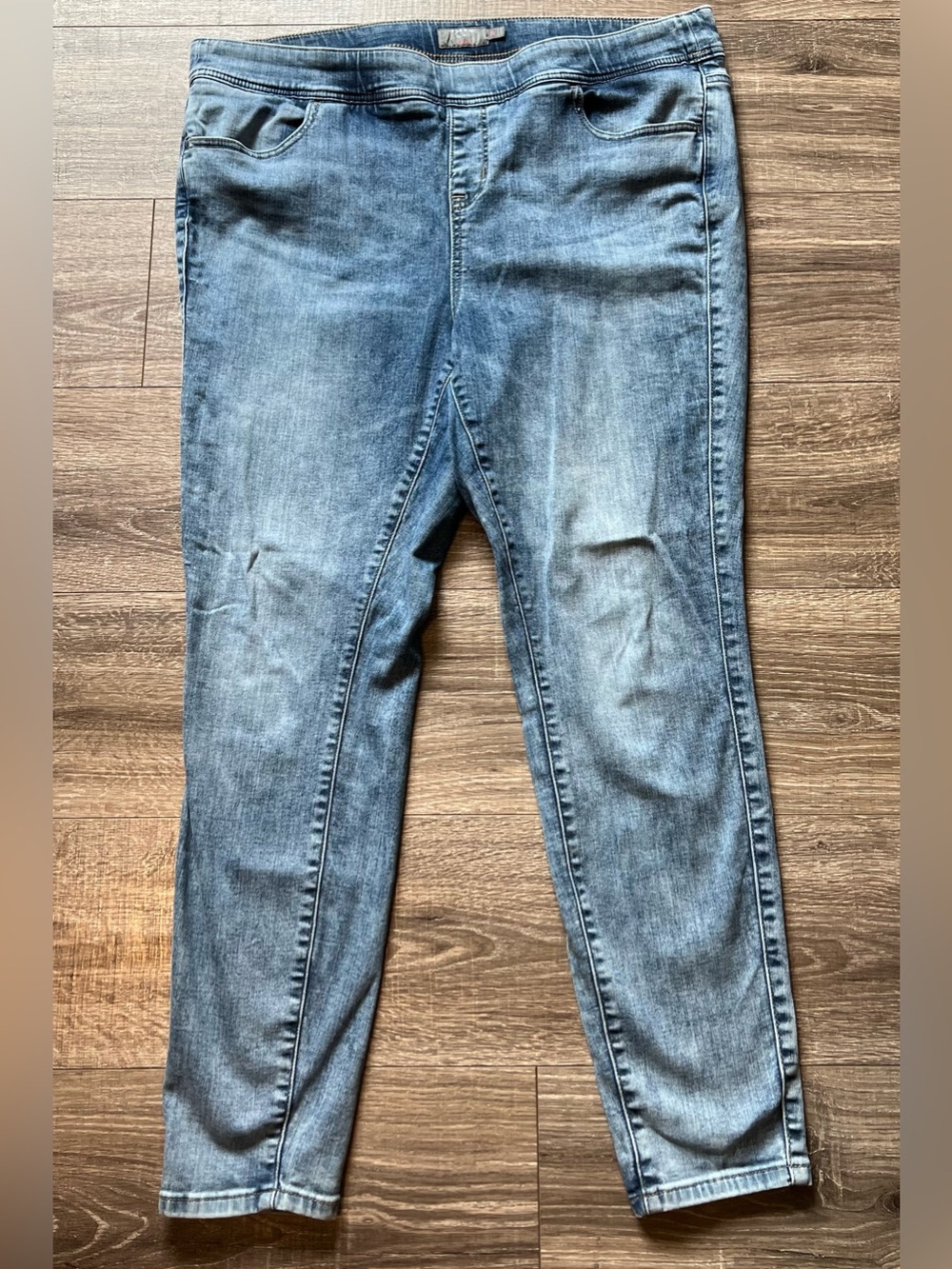 Torrid Lean Jean Skinny Super Soft Jeans Size 2R 18/20 Light Wash Pull On